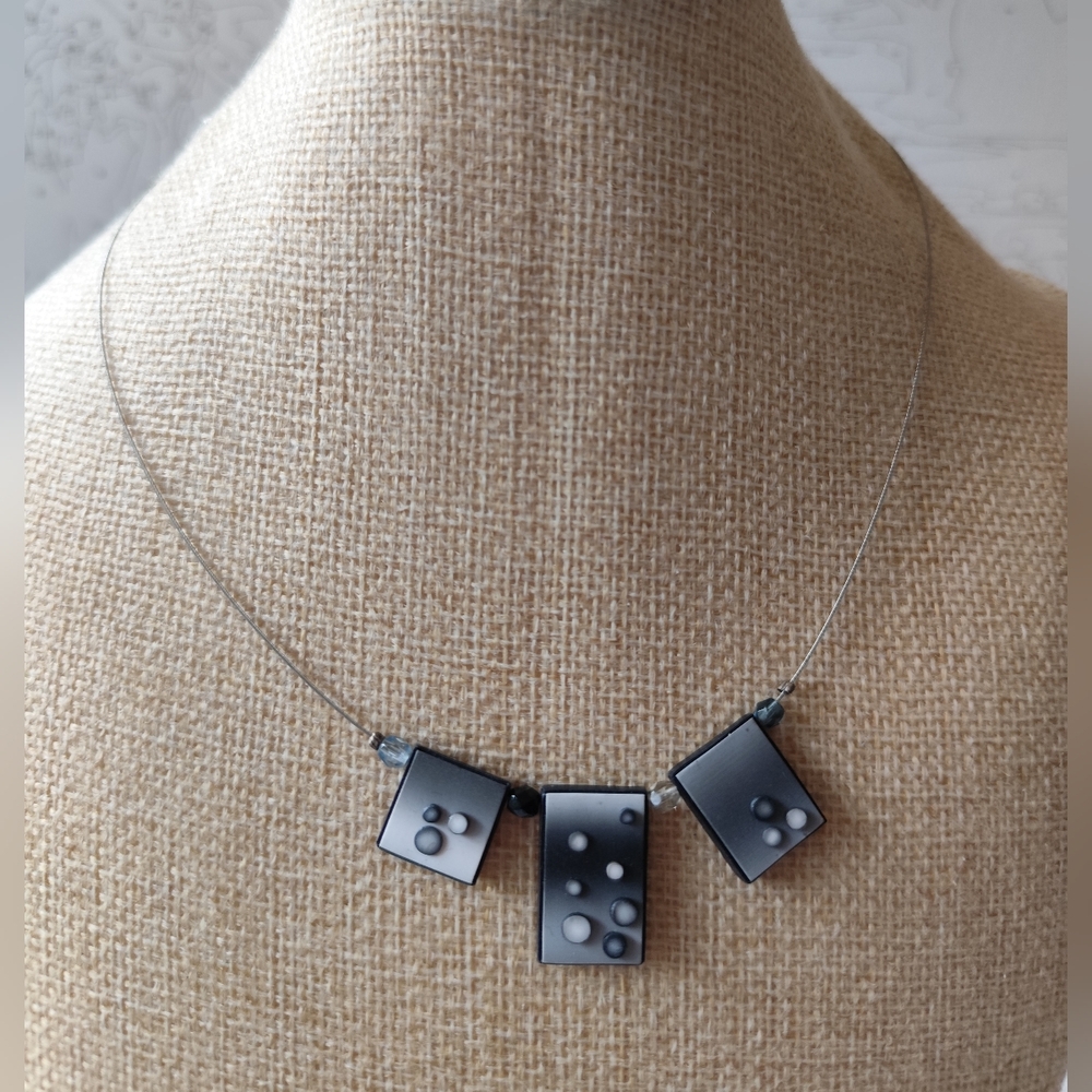 3/$25💙Wired necklace with rectangular pendants